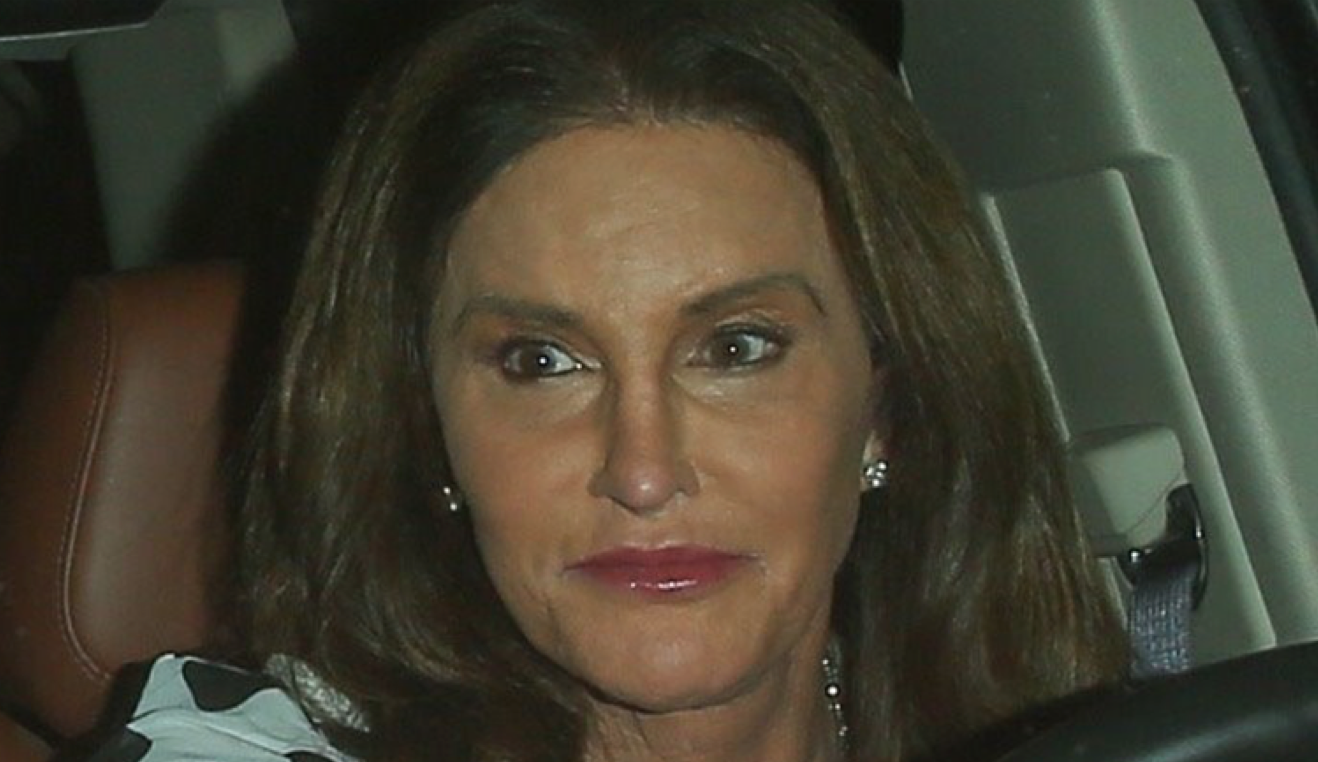 CAITLYN JENNER Goes Lesbian Dating Woman!